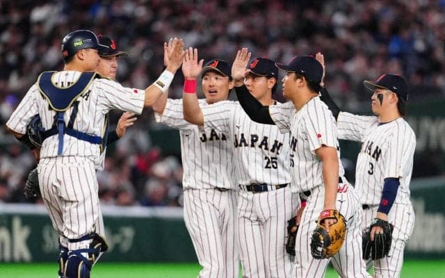 【WBC】侍ジャパン、米マイアミにチャーター機で移動　ジャージー姿でリラックス