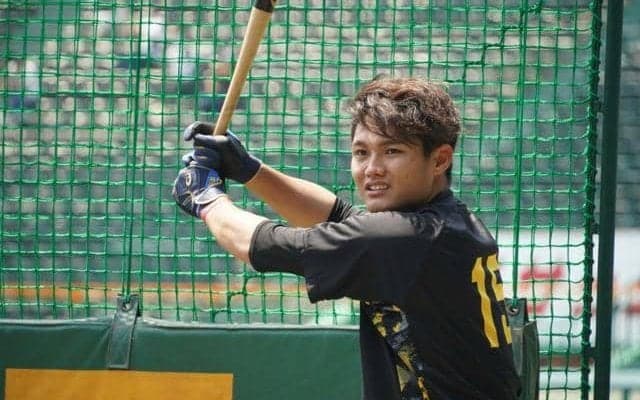 野手転向の24歳に思いを寄せた球場　西純矢の一打にベンチは総立ち