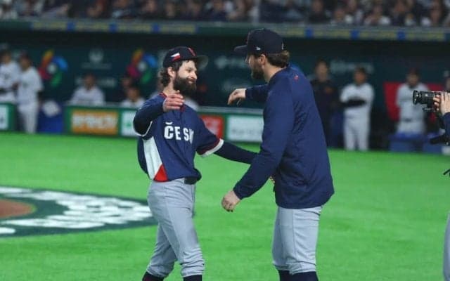 侍Jを制圧…チェコ右腕に「銅像を建ててやれ！」　米実況も熱狂「なんという瞬間」