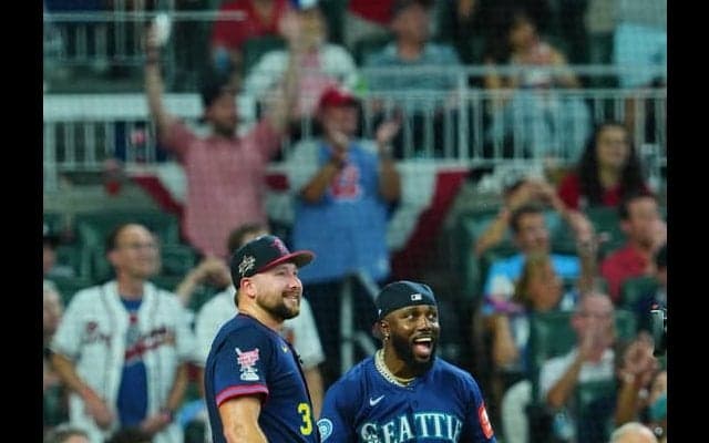 【WBC】マリナーズの主力２人が関係悪化？　アロザレーナがローリーから握手拒否され悪態つく