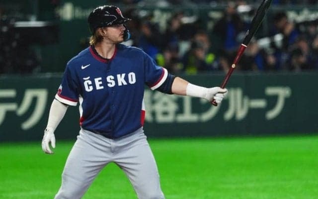 「スポーツマンすぎる」…チェコが差し出した右手　試合中の“咄嗟の行動”に称賛の嵐「優しい世界」