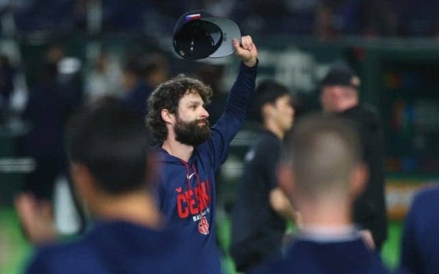 侍J制圧の1時間半前…判明したチェコ右腕の行動「本当に何者」　“推し活”に日本人困惑