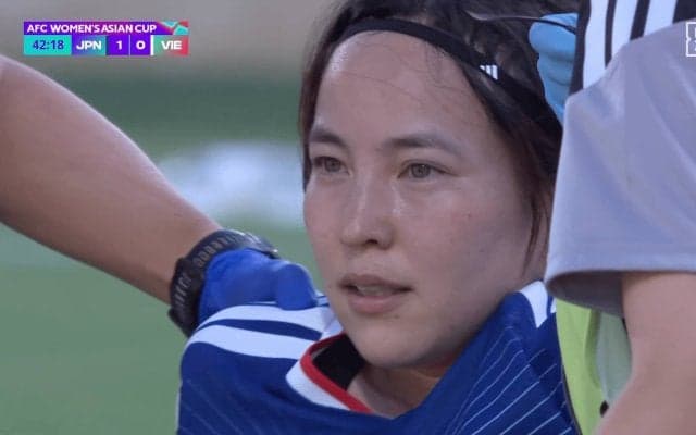 頭部を強打…なでしこ北川ひかるが“危険タックル”被害「心配…」「大したことありませんように」脳震盪疑いの交代にファン悲痛【女子アジアカップ】