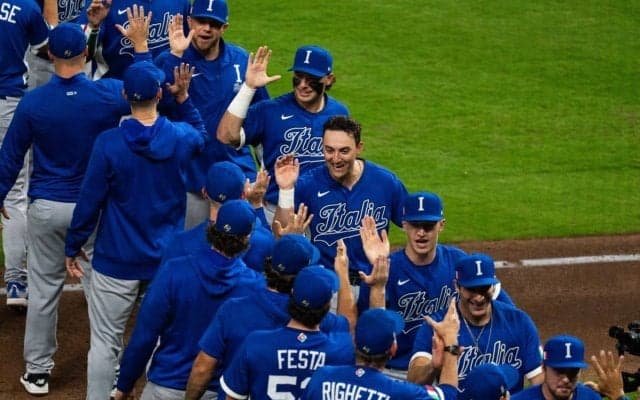 「私の人生で最高の日の一つだ」米国を破り“大金星”のイタリア代表指揮官　米記者も興奮「WBC史上最大の番狂わせ」【WBC】