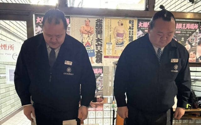 ３・11、春場所会場で黙とう　引退相撲チケット販売中の桐山親方と大山親方も仕事を中断