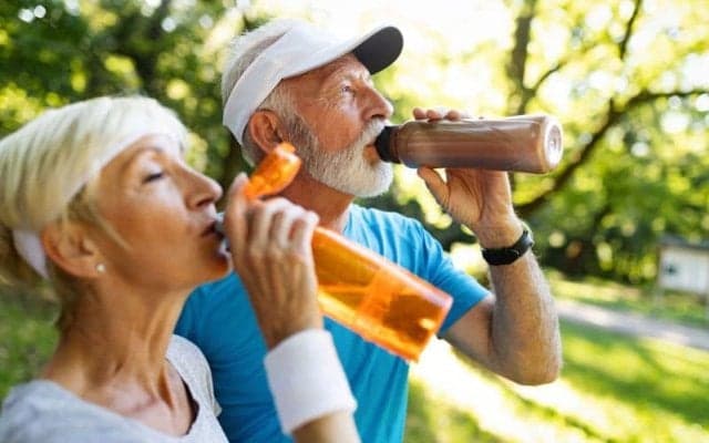 ゴルファーのための食事学『ショットの精度は水が決める！』
