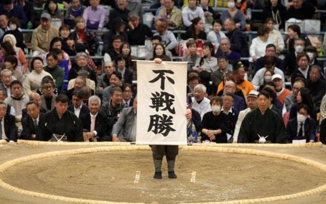 横綱大の里　休場理由は「左肩関節脱臼」　二所ノ関親方「これ以上、情けない相撲を取るわけにはいかない」