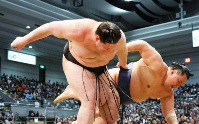 玉鷲、通算幕内出場で歴代単独１位の1471回　逆転負けも「やってやるぞ、という気持ちが」