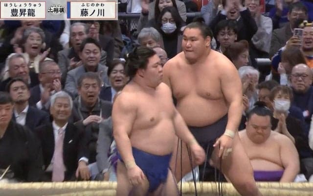 横綱・豊昇龍に土…金星の熱戦に水を差す”残念な行為”が物議「なんで投げるの？」求められる最低限のマナー
