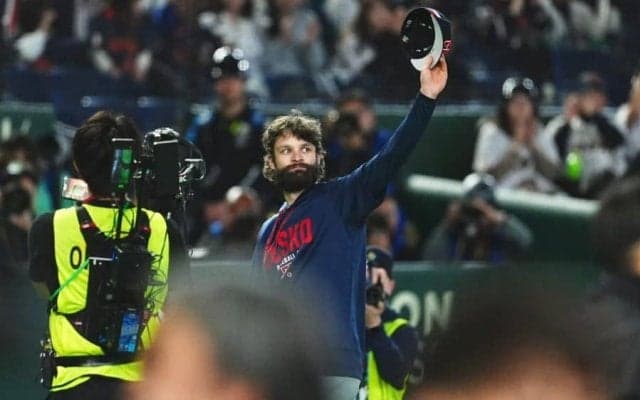 たった6秒なのに「こんなん泣く」　チェコ右腕へ…井端監督の一言は「何回見ても感動」