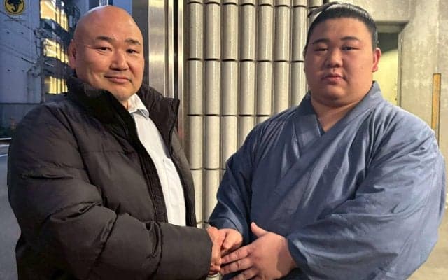 藤ノ川　３日目の懸賞袋の束をそのまま父の甲山親方にプレゼントしていた