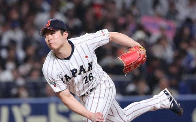 【WBC】種市篤暉がチャーター機内で侍右腕の姿をこっそり？撮影　リラックスショット公開