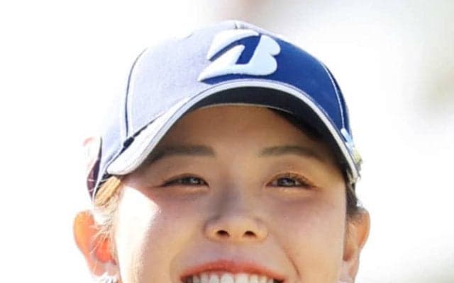 吉田優利がアジアツアーでのオフショット公開　姉妹ショット、グレーのタンクトップ姿も