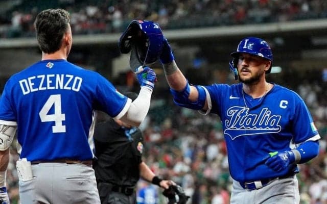 イタリアベンチに置かれた“謎の物体”「日本も真似しよう」　存在感抜群、SNS爆笑