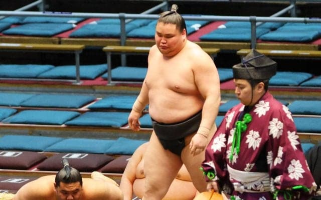 許田が旭富士をもろ差しで追い詰めた　SNSで劣勢を伝えられ「絶対に勝ってやろう」