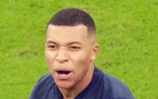 フランス代表FWエムバペ、26歳スペイン有名女優と真剣交際か　密会目撃情報続くと海外報道