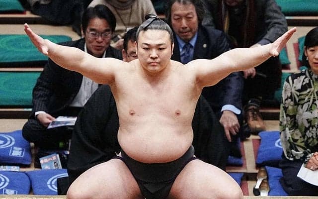 炎鵬、初黒星で２勝１敗　24歳新鋭の圧力に屈する　かつての師匠白鵬翔さんのエールには感謝