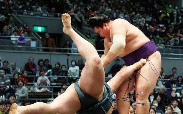 春は荒れても肌は荒れない！つるつるお肌の一山本が美容を語る　化粧品10種類以上／一問一答　