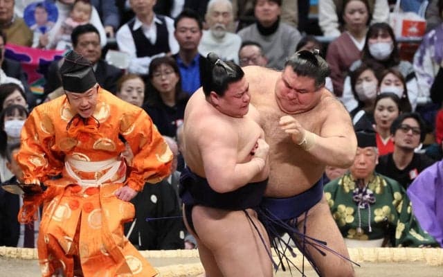 高安が無傷５連勝　残り10日間何が大切か…高田川審判部長「体調面だけ」腰に爆弾抱える
