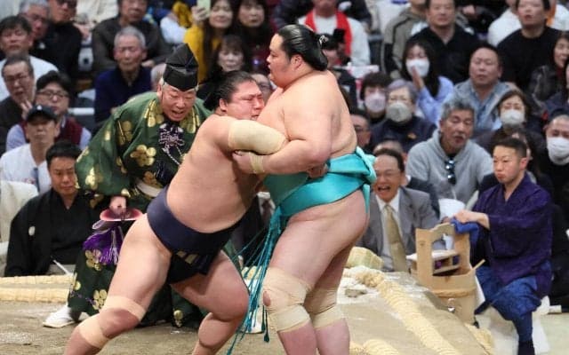 琴桜は「まわし待った」→黒星で２敗目　取組開始わずか15秒後に中断の不可解さにも文句言わず