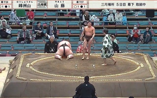 「普通のお兄さんやん」「こんな細い体で」体重“2倍以上”の巨漢を撃破 “94キロ差”を制した闘牛士のような身のこなし