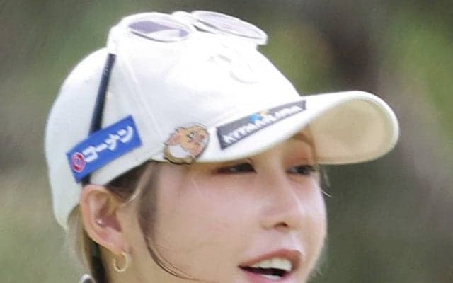 金田久美子が地元名古屋でギャル仲間と集結　肩だしニットで赤ら顔「キンクミ酔うとかわいい説」