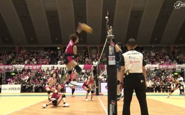 女子バレー、選手が鼻に詰め物姿でコートへ…カメラが捉えた珍光景 花粉症の影響か？