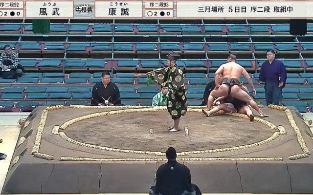 「咄嗟にできることではない」力士の振る舞いに感嘆 取組後の一コマが話題 丁寧な所作に称賛の声