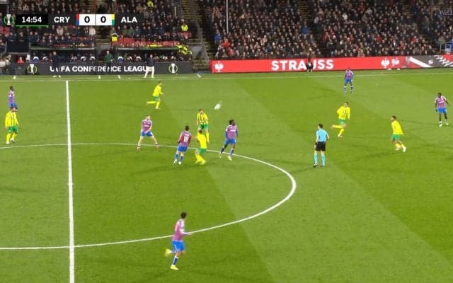 「モドリッチばりだ」鎌田大地の“絶品アウトサイドキック”にスタジアムどよめき！「うっっま」「魅せるね」ダイレクトパスにファン喝采 