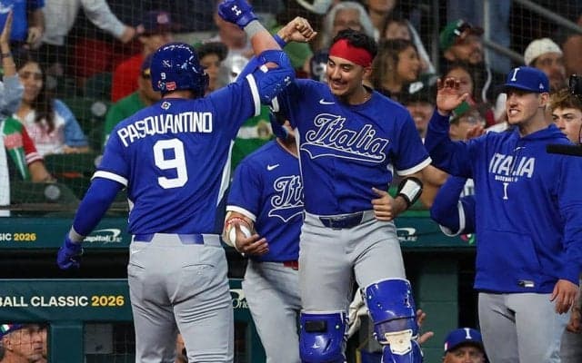 WBC初の偉業の裏で…まさかの“一気飲み”　ベンチの光景にファン驚き「面白すぎるんよ」