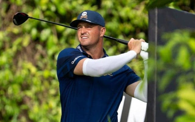 今季初勝利へデシャンボーが単独首位 連勝かかるラーム2位／LIV