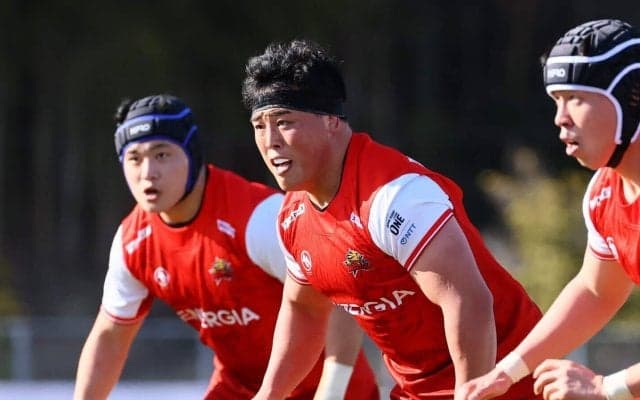 ぐるりと巻くテープは戦闘態勢の証。今季初の先発出場で爪痕を残す