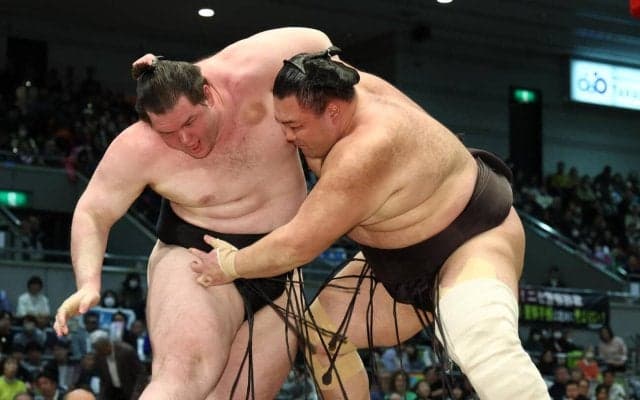 朝乃山が快勝で３連勝　トップと１差も「先のことは考えない。１日１番。声援は今日の方が多い」