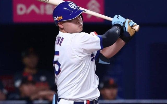 中日主砲の片手弾は「大谷を彷彿」　理解不能のパワー…ファンは“珍要求”「テラス無効に」