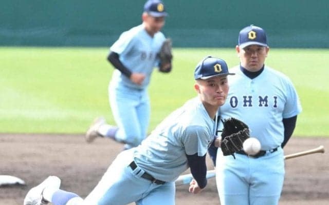 センバツ甲子園練習スタート　一番乗りは近江　プロ注目右腕・上田「きれい。投げやすいかな」　２日間で実施