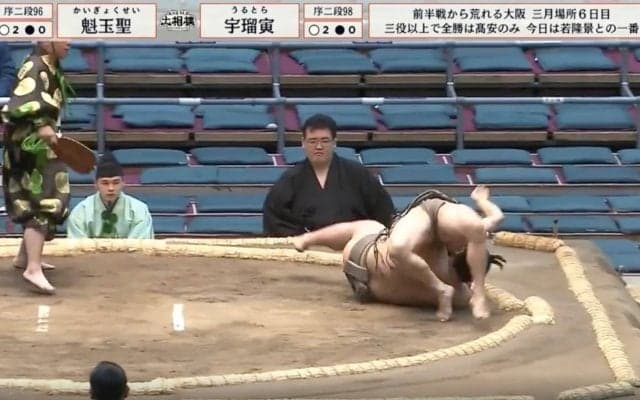 「今のは何だ？」大相撲三月場所で“ウルトラの足取り”に脚光！ 62キロの小兵が130キロを転がす「名人」「足と相撲を取る男」