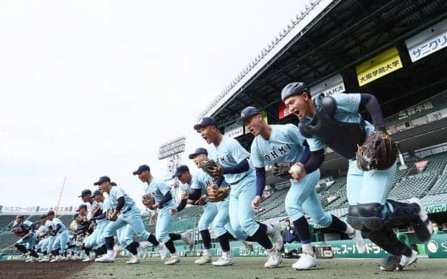 センバツ甲子園練習スタート　「夢の球場」で感触確認　トップは近江