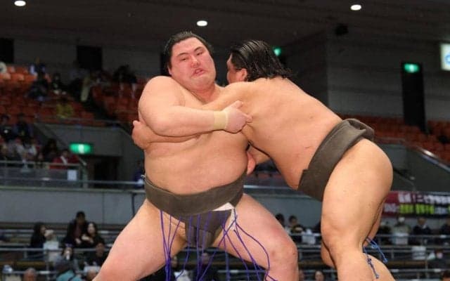 まげを落として再起力士　無傷４連勝で勝ち越し決める「心配かけたが自分にできることは勝つこと」【大相撲春場所】