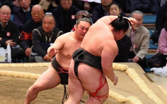 幕下・炎鵬が勝ち越し王手　「おじいちゃんみたいな生活」で好調キープ