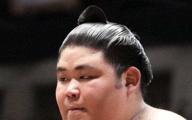 ６日ぶり再出場伯乃富士が今場所初白星　阿武剋を押し出し　初日取組後は親方からの暴力騒動謝罪