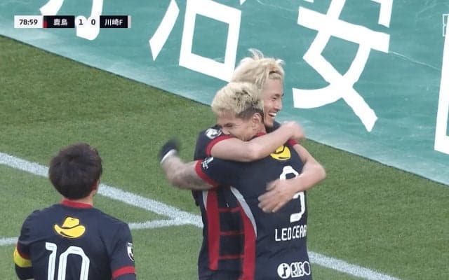 「イカついのにカワイイ」鈴木優磨とレオ・セアラが合体！？決勝点パフォにSNS沸騰「ユマ・セアラ爆誕」「このスーパーサイヤ人コンビは強い」