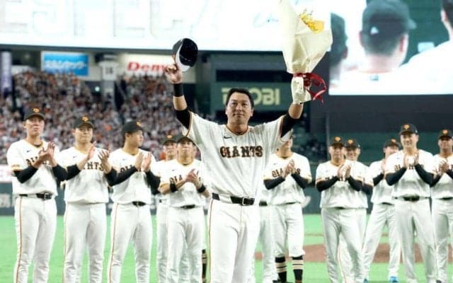 巨人・長野の引退試合に敵、味方なし　拍手喝采のラストゲームに阿部監督、原前監督、坂本が思いを語る　長野からのラストメッセージも…