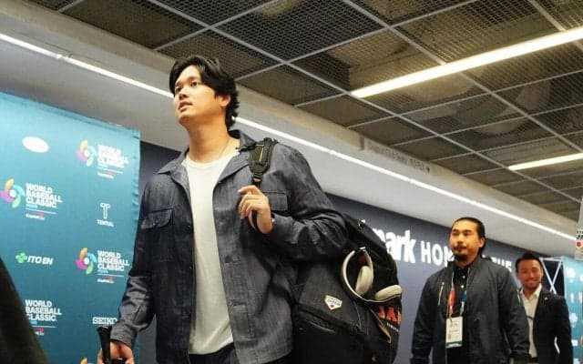 【WBC】侍ジャパンの試合前打撃練習がスタート！　中村悠、坂本、若月の捕手陣が１組目