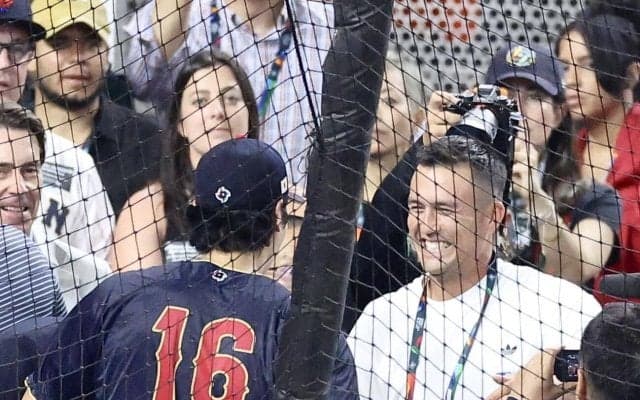 【WBC】大谷翔平「たっちゃん」ヌートバーと再会　笑顔で談笑し肩を組んで、記念撮影する姿も