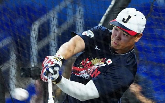 【WBC】佐藤輝明、開場直後のフリー打撃で柵越えを連発　ベネズエラ戦で先発の可能性も