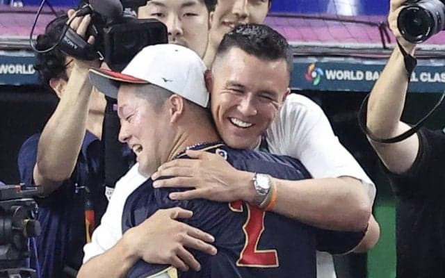 【WBC】23年優勝メンバーがヌートバーと笑顔の再会　牧「元気？」　近藤、源田らもあいさつ