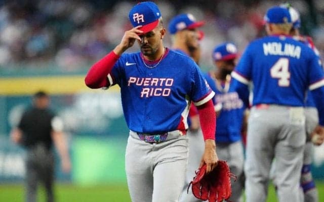 プエルトリコ、散る　ナインは涙そして呆然…モリーナ監督も失意、ベンチで落胆→ファンの声援に応える