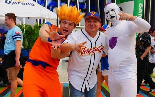 【WBC】侍ファンが試合前から応援で後押し　「日本コール」や応援歌メドレーも