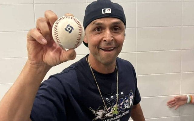 大谷HR球ゲットに絶叫「一緒にベッドで寝る」　地元の“村神シャツ”男性、3年前にも村上のHR球獲得