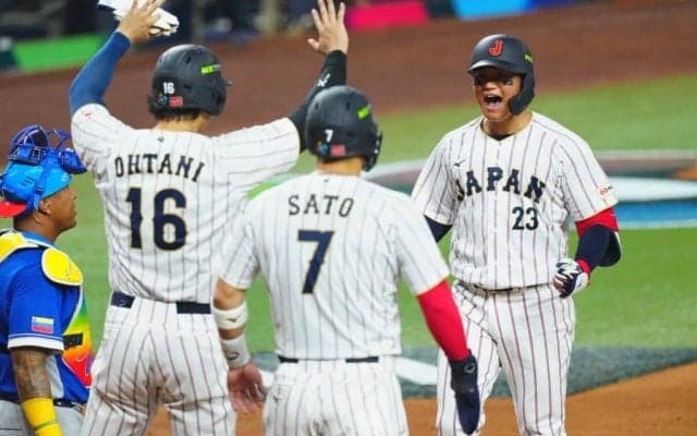 侍J・森下翔太、勝ち越し3ランに雄叫び　鈴木負傷交代で急遽出番→即豪快弾に騒然